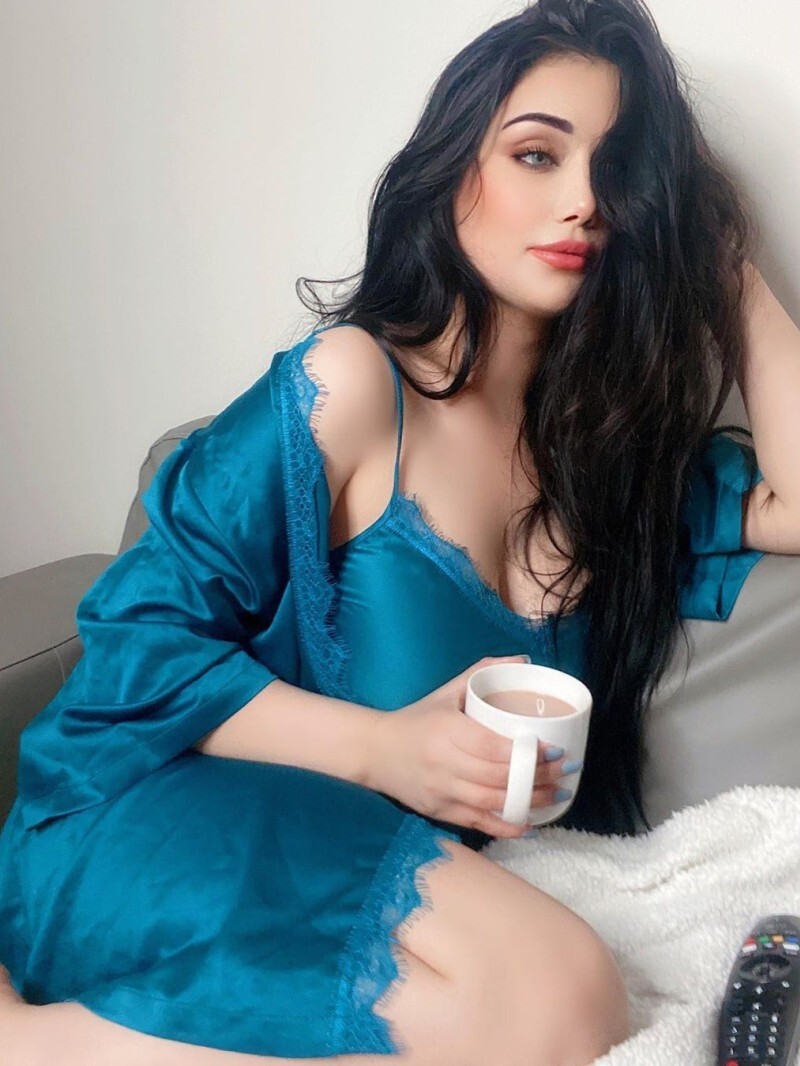 Шлюха Лада Брюнетка c 4 размером груди у метро Старая Деревня Питер Фото - 2