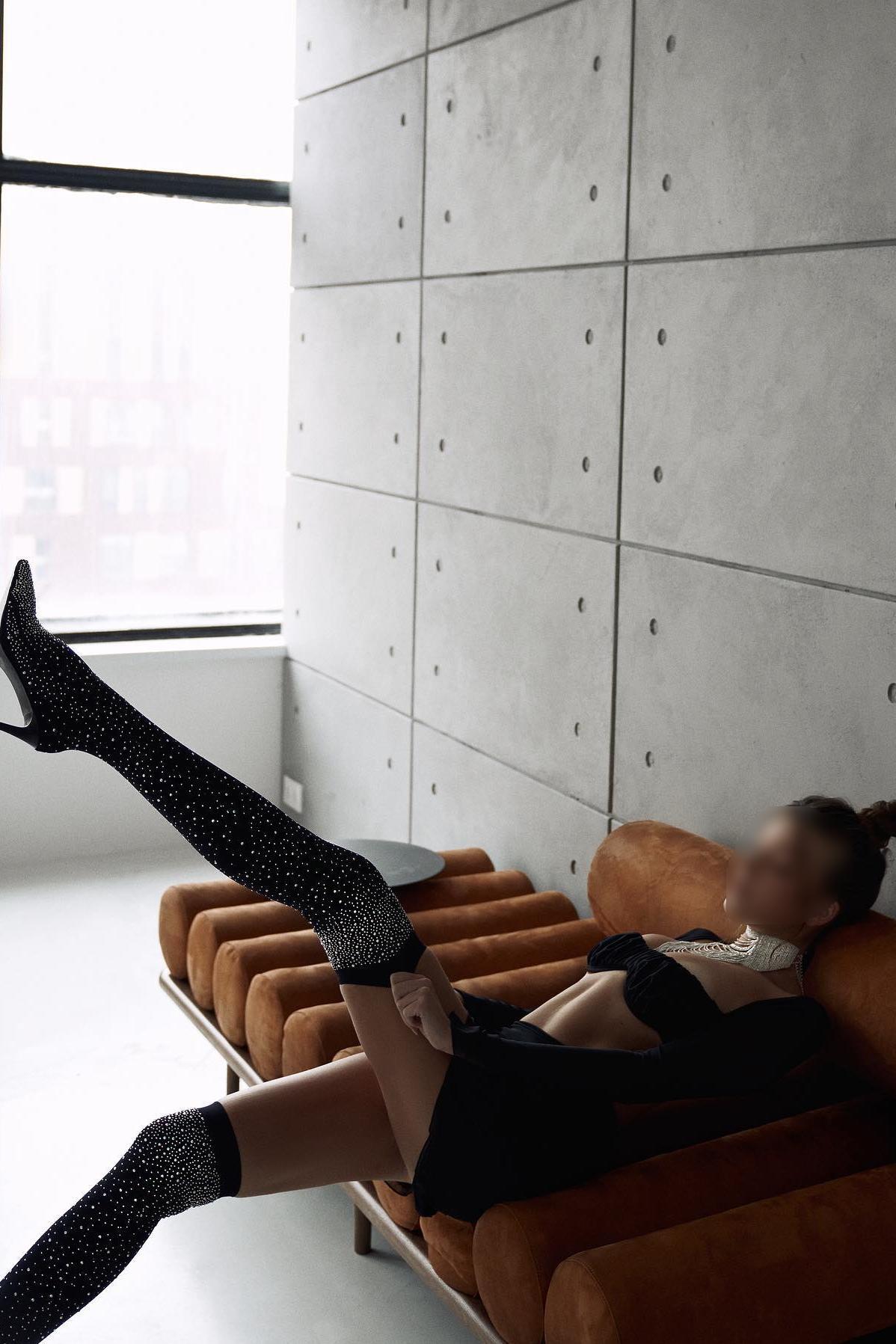 Путана Валя Брюнетка c 2 размером груди у метро Звенигородская Санкт-Петербург Фото - 2