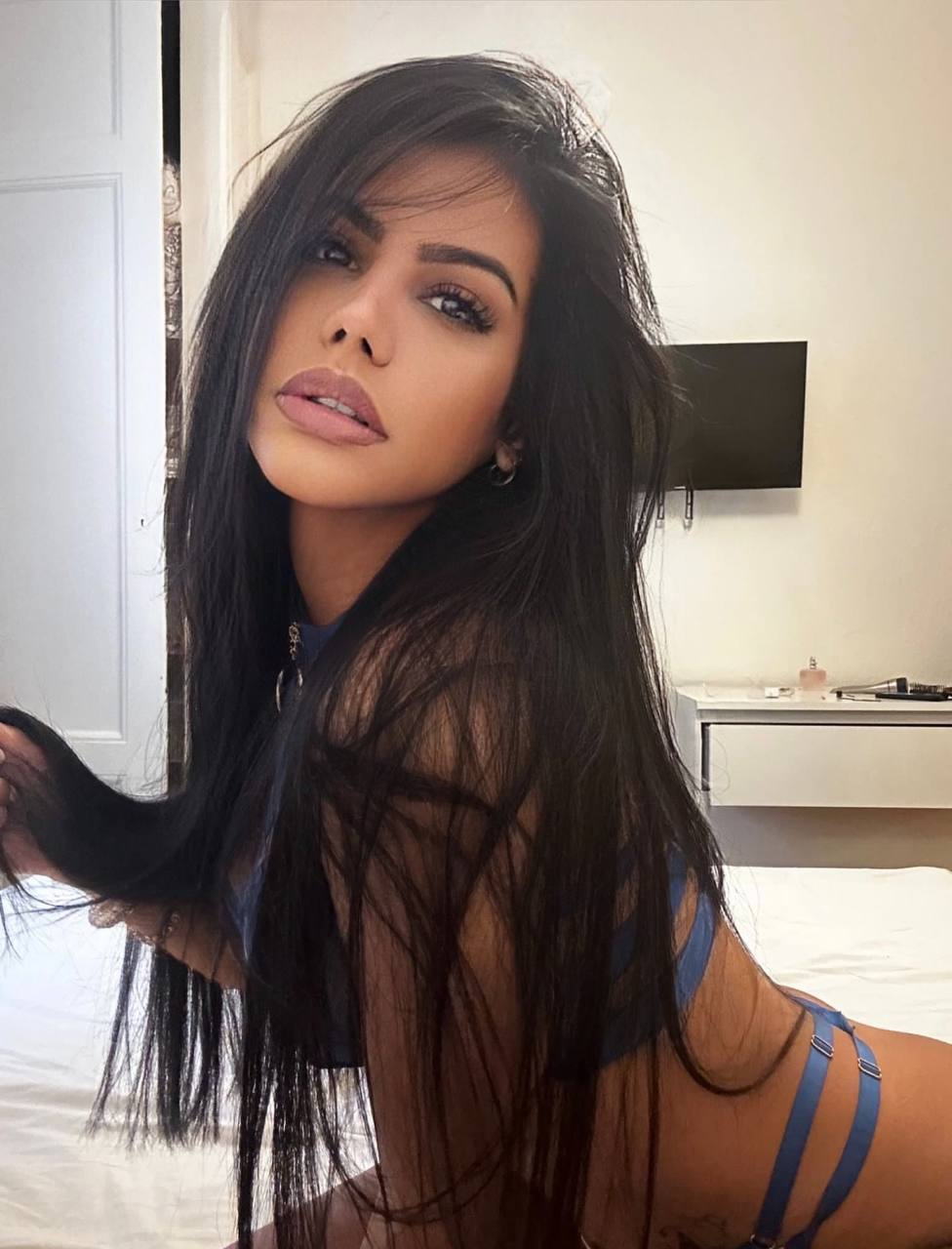 Шлюха Зара Брюнетка c 3 размером груди у метро Петроградская Питер Фото - 6