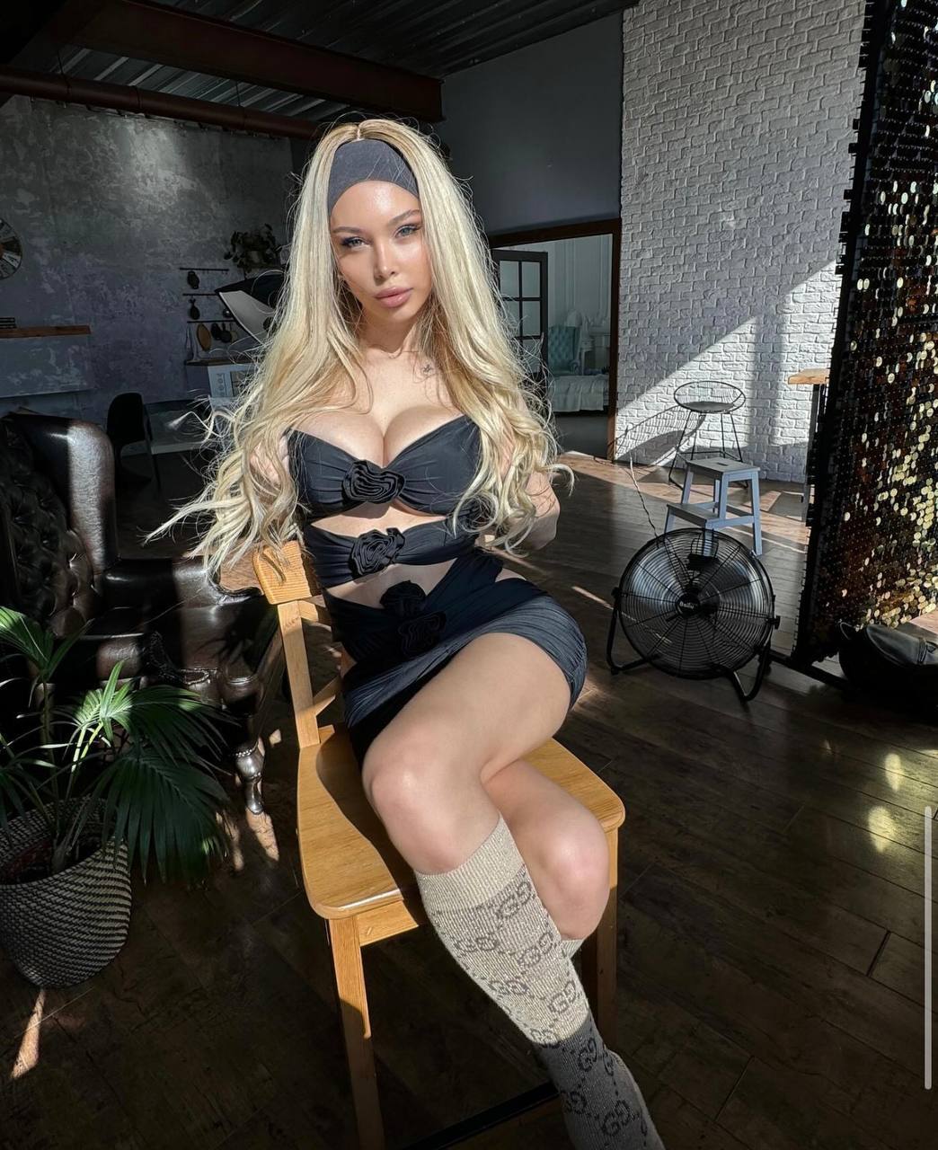 Проститутка индивидуалка Моника Блондинка c 3 размером груди у метро Черная речка СПб Фото - 2