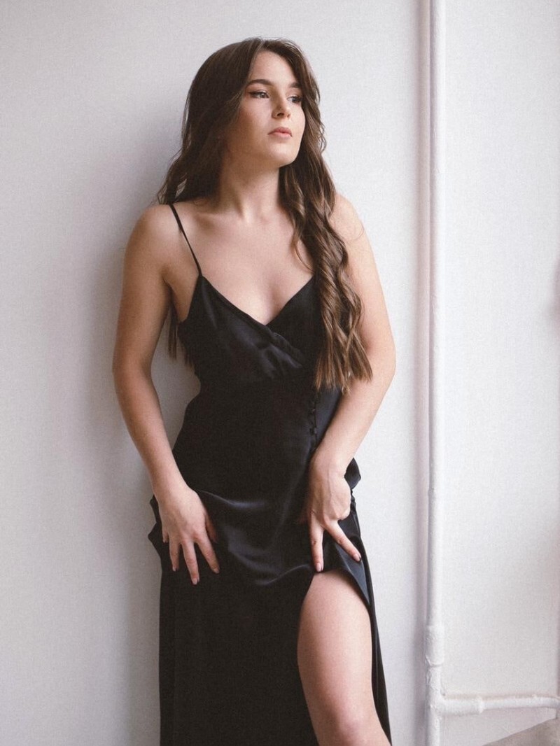 Путана Мэли Брюнетка c 3 размером груди у метро Спортивная Санкт-Петербург Фото - 3