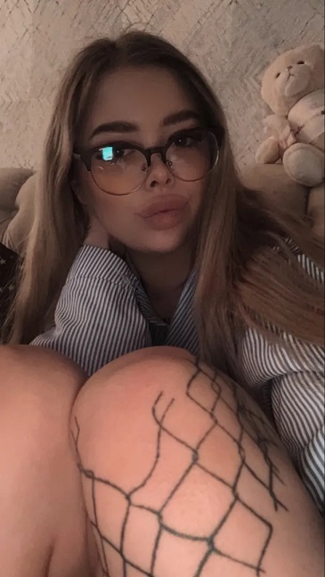 Шлюха Сонечка Блондинка c 2 размером груди у метро Международная Питер Фото - 4